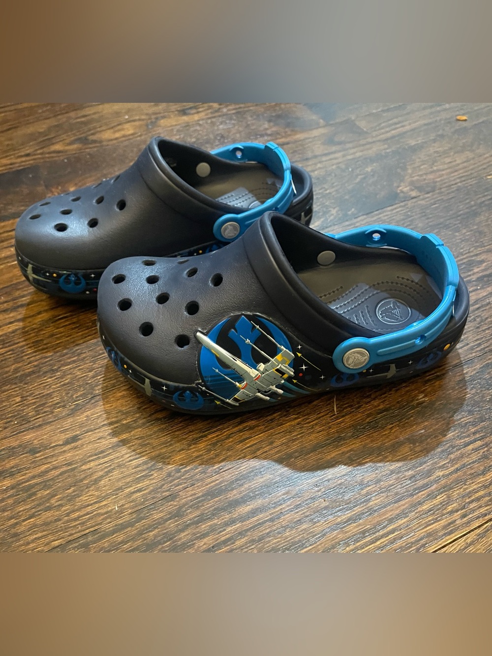 CROCS Kids Black Star Wars Luke skywalker Clog. Size J2. Great condition